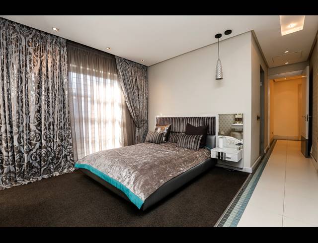 4 BEDROOM TOWNHOUSE FOR SALE IN ESSENWOOD